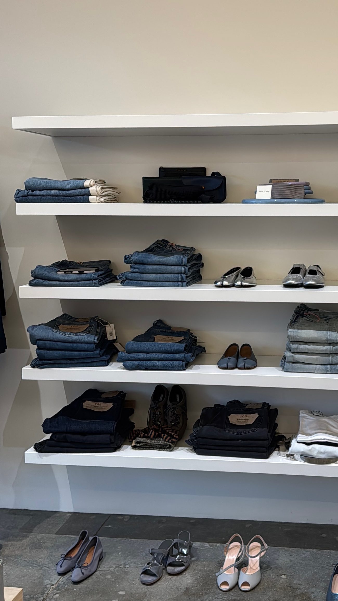 Boutique shelf display